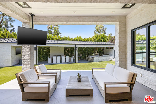 11753 Wetherby Lane, Los Angeles CA: https://media.crmls.org/mediaz/888c0997-0c5d-4519-b0b9-39913a83bd17.jpg