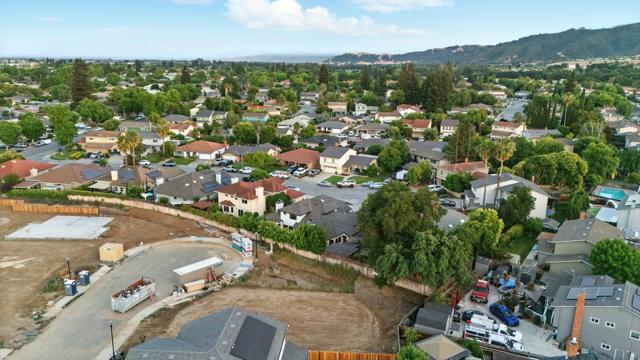 735 Georgetown Place, Gilroy CA: https://media.crmls.org/mediaz/888c20e7-4187-46ee-8079-e54c2efb8a6e.jpg