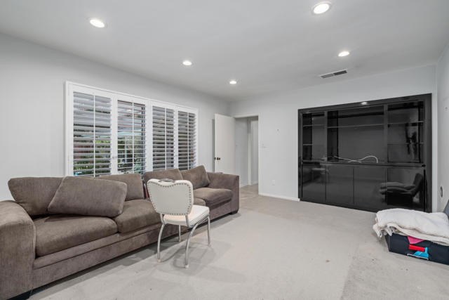 16445 Garvin Drive, Encino CA: https://media.crmls.org/mediaz/888caa48-cc8e-444a-b0da-d8e9dde8e7b6.jpg