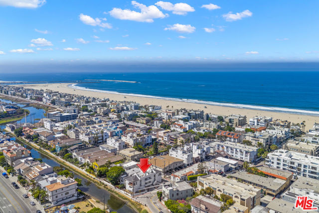 3501 Esplanade, Marina del Rey CA: https://media.crmls.org/mediaz/888cc67b-040d-4c66-b224-77fcc84470d9.jpg
