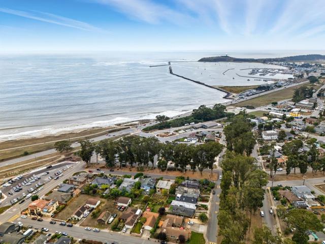 330 Avenue Cabrillo, El Granada CA: https://media.crmls.org/mediaz/888ceb40-dbf5-4967-8388-bb8e59426d49.jpg