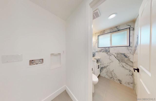 873 Towne Street, Costa Mesa CA: https://media.crmls.org/mediaz/888d384b-19fa-420c-8d97-823da79f09ca.jpg