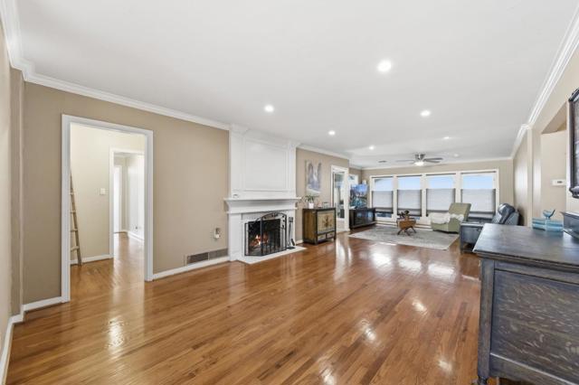 976 2nd Avenue, Redwood City CA: https://media.crmls.org/mediaz/888d65be-be76-4bb4-a48d-a6f753c97762.jpg