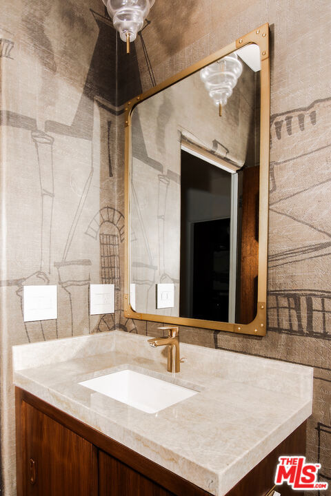 1302 Sweetzer Avenue, West Hollywood CA: https://media.crmls.org/mediaz/888da609-fdb9-4b7c-94d2-c9a7086cdf3f.jpg