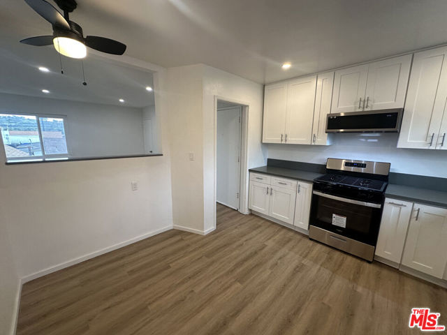 2530 Carmona Avenue, Los Angeles CA: https://media.crmls.org/mediaz/888dff88-50a1-4cc1-93a2-993954b69707.jpg