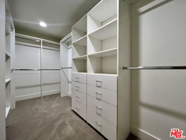 11715 W BELLAGIO Road, Los Angeles CA: https://media.crmls.org/mediaz/888e1cc6-df9f-4e1e-bc07-b950f24298cc.jpg