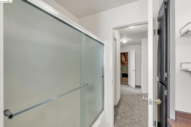 2001 Manzanita Dr, Oakland CA: https://media.crmls.org/mediaz/888e74af-692b-48a0-b263-52b626be1f09.jpg