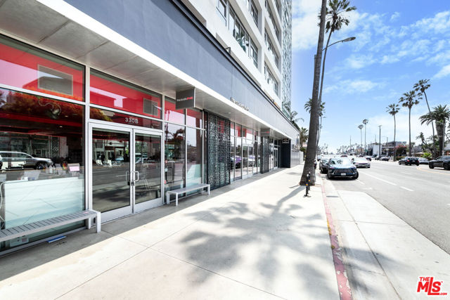 3119 Via Dolce, Marina del Rey CA: https://media.crmls.org/mediaz/888f0413-6af4-4978-9a1d-e81cfe169029.jpg