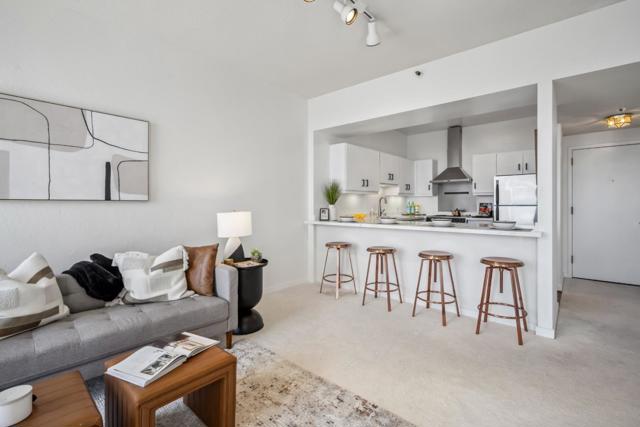 6363 Christie Avenue, Emeryville CA: https://media.crmls.org/mediaz/888f1eab-23fa-4e51-843f-70d2e7f65102.jpg