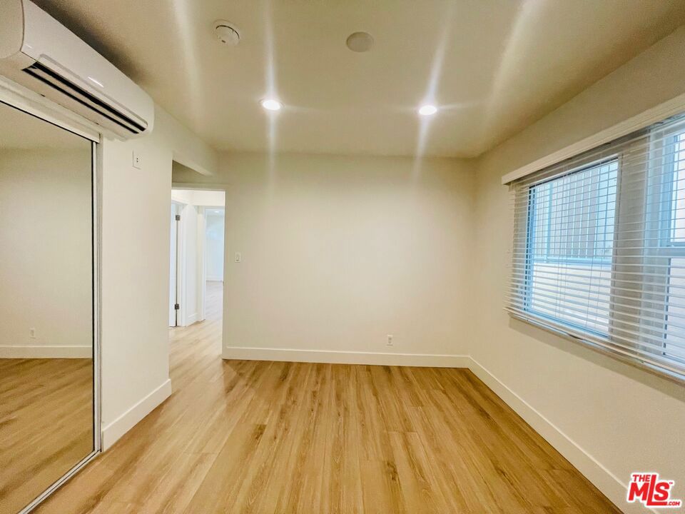 https://media.crmls.org/mediaz/888f7190-03a5-40ee-9bd0-786f7cd58979.jpg?preset=X-Large
