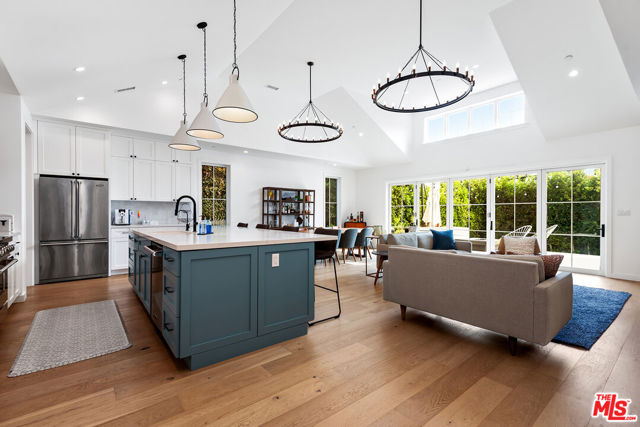 7614 Truxton Avenue, Los Angeles CA: https://media.crmls.org/mediaz/8890cfd5-d9a7-4f5c-ab44-3bbf1e84205c.jpg