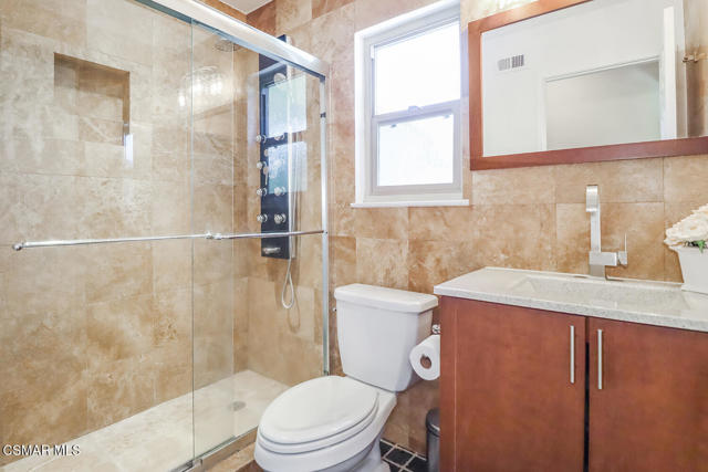 434 Vista Dorado Lane, Oak Park CA: https://media.crmls.org/mediaz/8890e64a-2ca4-4f20-85a2-06690602bc54.jpg