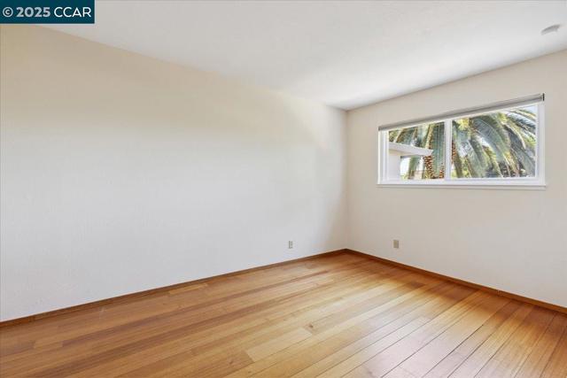 1759 Crescent Dr, Walnut Creek CA: https://media.crmls.org/mediaz/8890faba-052e-4a55-a2db-97c0331a8ea5.jpg