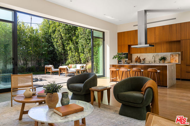 8732 Rangely Avenue, West Hollywood CA: https://media.crmls.org/mediaz/88911c3e-7d8d-4d12-8926-c24c9a3122c7.jpg