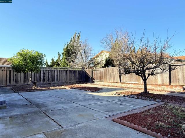 Image 33 of 37 For 2471 Columbine Drive
