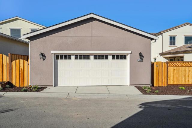 3068 El Capitan Drive, Marina CA: https://media.crmls.org/mediaz/889225d6-5594-4d82-a5d9-1fcea57c2926.jpg