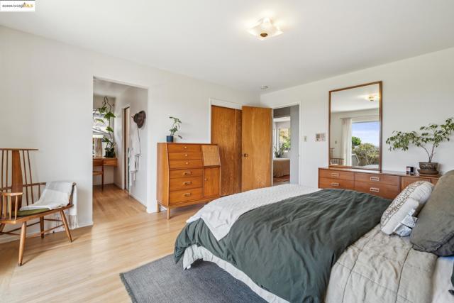 8499 Aster Ave, Oakland CA: https://media.crmls.org/mediaz/8892405c-6b7f-454b-8e9e-ff6ae97e7888.jpg