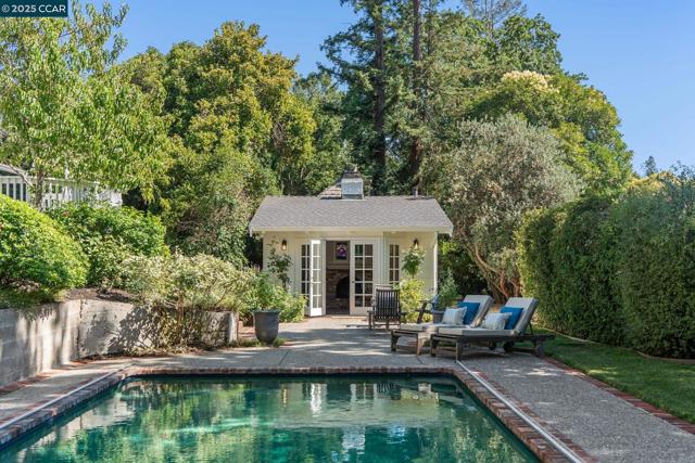 645 Los Palos Dr, Lafayette CA: https://media.crmls.org/mediaz/8892d392-d667-4da1-beb1-490dda80f76c.jpg