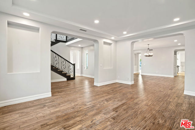 5309 Louise Avenue, Encino CA: https://media.crmls.org/mediaz/8892e0fa-753d-49d2-83ca-2958193e1d4c.jpg
