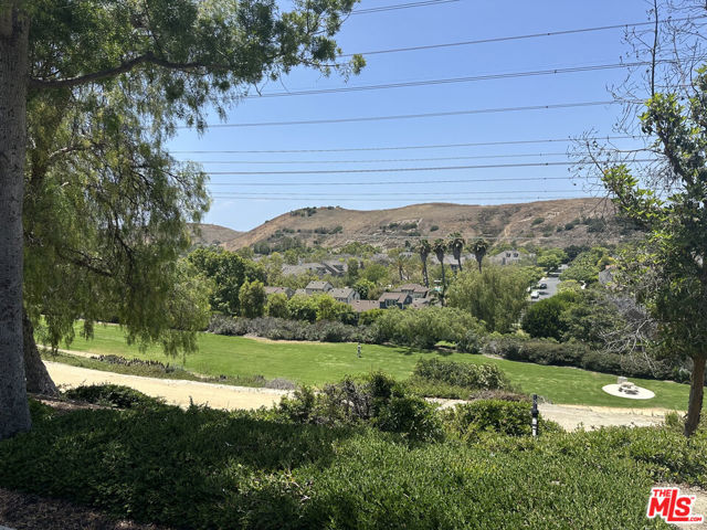 22 St Just Avenue, Ladera Ranch CA: https://media.crmls.org/mediaz/8892e7be-1908-4ca5-96f7-f2b9bd9a1249.jpg