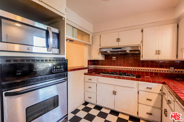 3131 & 3135 Oakcrest Drive, Los Angeles CA: https://media.crmls.org/mediaz/8892f69d-30a1-41f9-b934-86b8d15c2230.jpg