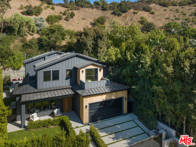 1530 N Beverly Drive, Beverly Hills CA: https://media.crmls.org/mediaz/889335a3-e7ab-4edd-946b-925711533a59.jpg