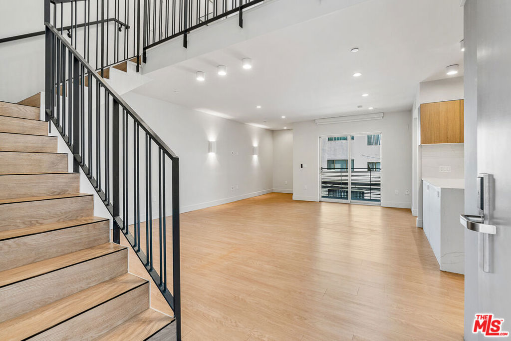 11837 Mayfield Avenue #302