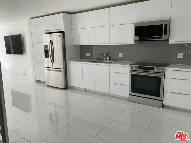 23901 Civic Center Way, Malibu CA: https://media.crmls.org/mediaz/88936eb2-1f47-48d5-a325-28497a16e1c3.jpg