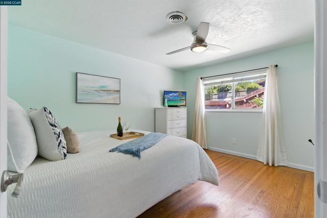 1201 Valle Vista Ave, Vallejo CA: https://media.crmls.org/mediaz/88944856-cdff-451d-b301-6c63d6a376ae.jpg