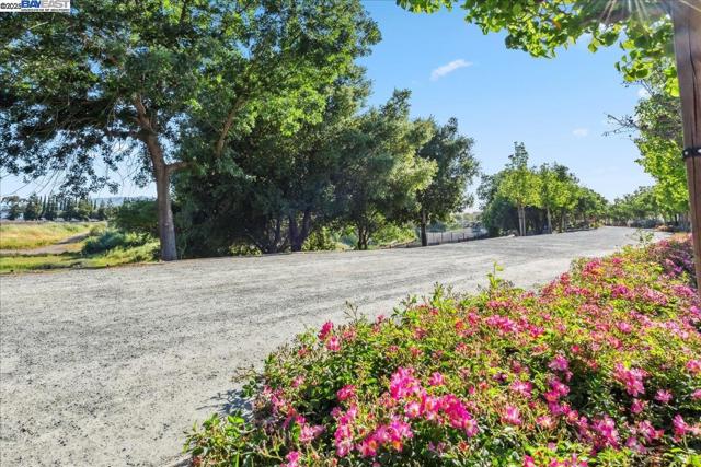 3933 Eminence St, Dublin CA: https://media.crmls.org/mediaz/8894657d-657a-412d-8913-4243a846f822.jpg