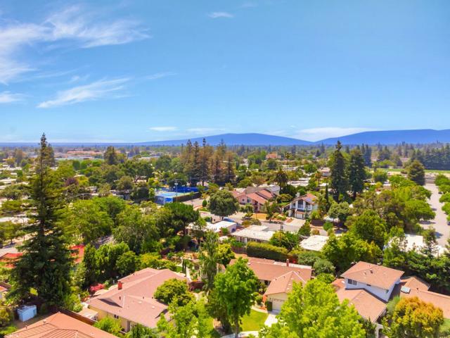 1132 Reynella Court, Sunnyvale CA: https://media.crmls.org/mediaz/88949ef4-19ed-4bdf-90ca-1cc8531a8c37.jpg