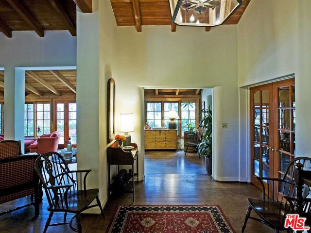 17545 Parthenia Street, Sherwood Forest CA: https://media.crmls.org/mediaz/8894ba43-83a5-4251-93e4-ca8f2ce70734.jpg