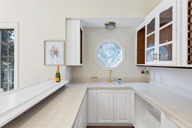 1035 Macadamia Drive, Hillsborough CA: https://media.crmls.org/mediaz/8894ebd8-96ab-4ef3-83a3-701fa6e09745.jpg