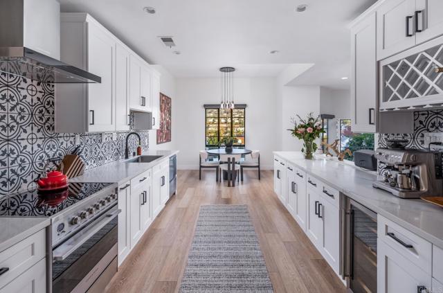 Detail Gallery Image 3 of 24 For 2630 Pirineos Way #14,  Carlsbad,  CA 92009 - 2 Beds | 2 Baths