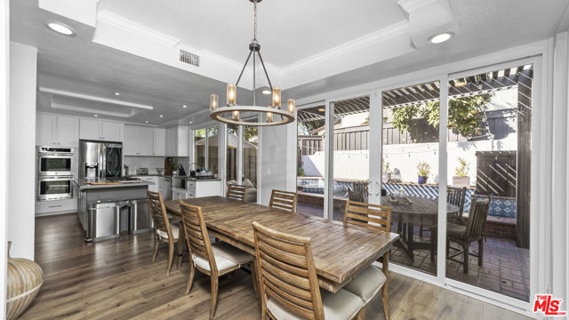 663 W Terrylynn Place, Long Beach CA: https://media.crmls.org/mediaz/88952663-0589-4855-9667-32d75e379e37.jpg