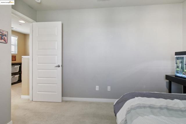 124 Clear Lake Ct, Oakley CA: https://media.crmls.org/mediaz/889555d9-8dbc-4d63-baf3-24390e4e3b73.jpg