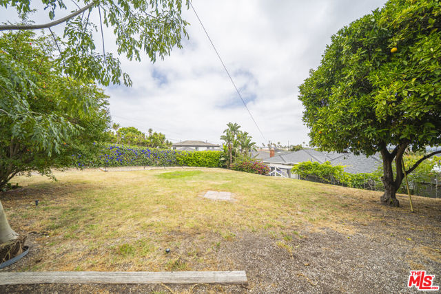 2618 Brian Avenue, Torrance CA: https://media.crmls.org/mediaz/8895801c-7a1b-4a64-86b7-3fabb877235c.jpg