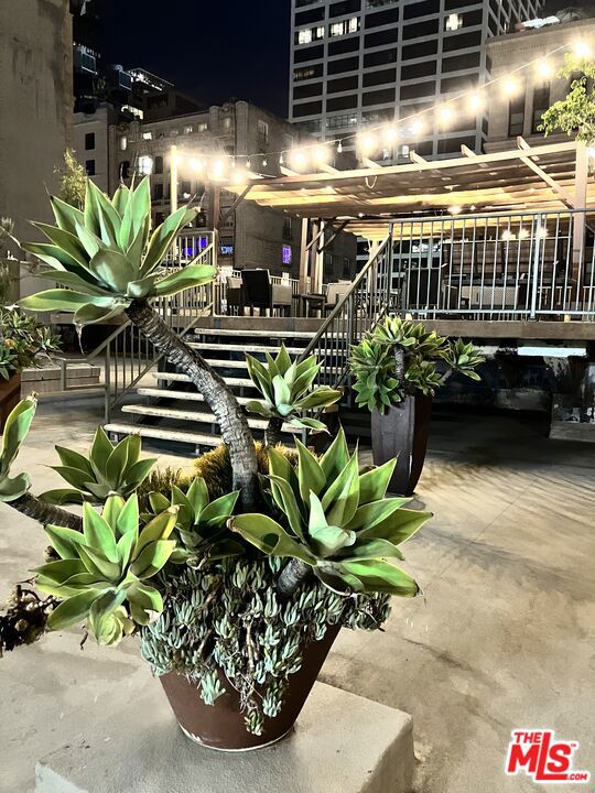 711 S Olive Street, Los Angeles CA: https://media.crmls.org/mediaz/8895efe6-5afe-4323-bf83-1032e3d8aaf5.jpg