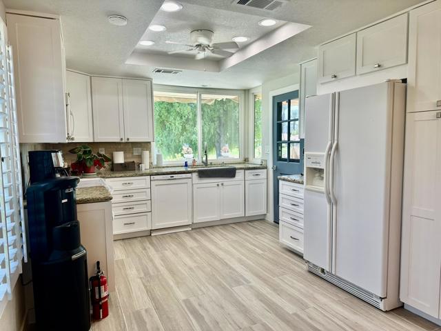 246 Santa Barbara Circle, Palm Desert CA: https://media.crmls.org/mediaz/8896a64f-f536-45d6-804d-f89a674e1406.jpg