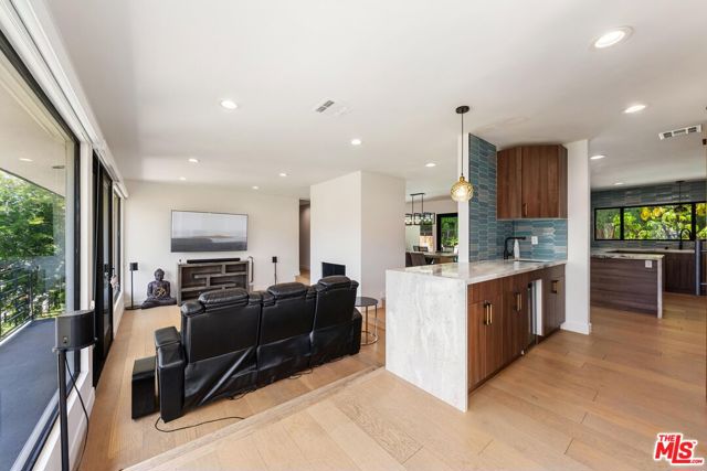3775 Aloha Street, Los Feliz CA: https://media.crmls.org/mediaz/8896bdc2-6e65-4156-9117-50371c2bc3df.jpg