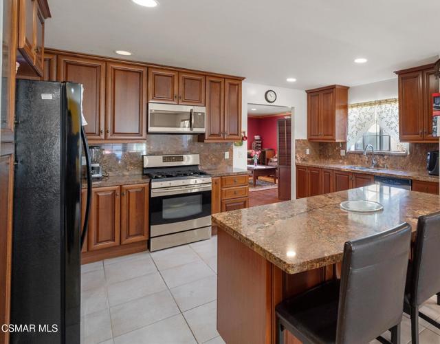 11138 Collett Avenue, Granada Hills CA: https://media.crmls.org/mediaz/8896bea0-0576-453c-94b2-31838fbe3f20.jpg