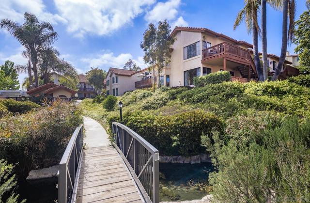 4045 Carmel View Rd, San Diego CA: https://media.crmls.org/mediaz/8896e2dc-cea4-4e4e-a8b1-2ea9c0419217.jpg