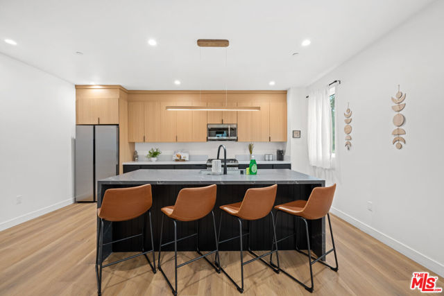 841 N Mccadden Pl, Los Angeles CA: https://media.crmls.org/mediaz/889774b8-5976-40e1-b51d-5e94c7d1ac4b.jpg