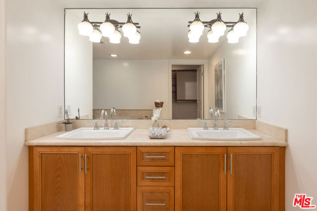 2 Bed Home for Sale in Playa del Rey, California