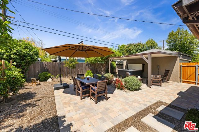 6611 Gerald Avenue, Lake Balboa CA: https://media.crmls.org/mediaz/88981036-b88a-4e1a-baeb-742f4ecbc082.jpg