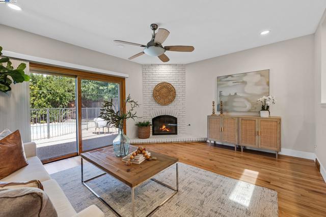 5041 Golden Rd, Pleasanton CA: https://media.crmls.org/mediaz/88983250-2a08-4173-8f76-15fe78a9fec5.jpg