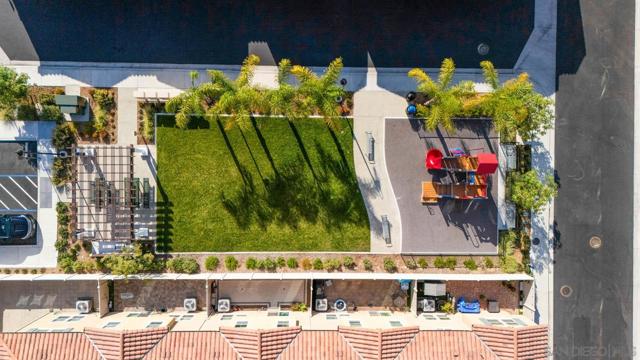 3135 Linwood St, Vista CA: https://media.crmls.org/mediaz/88983fc9-334a-4878-bae8-ca9785fb4b7e.jpg