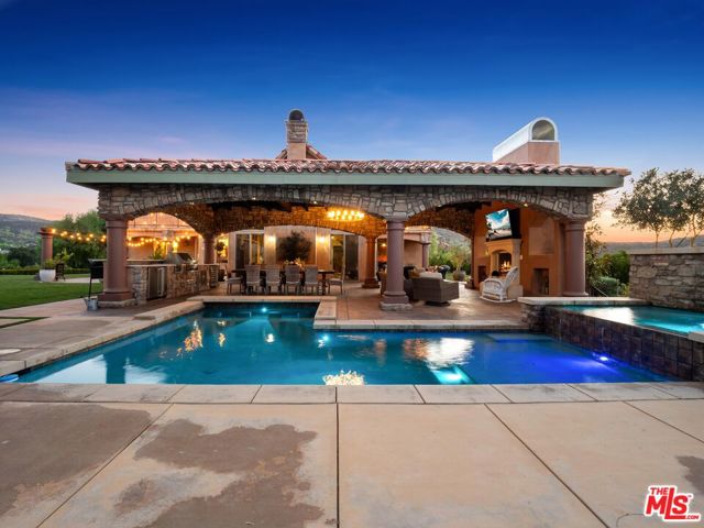 27023 Rolling Hills Avenue, Canyon Country CA: https://media.crmls.org/mediaz/88986824-dccb-46da-9f98-a4344cf10219.jpg