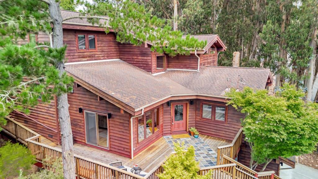 555 Avenue Portola