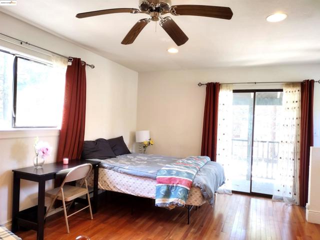 864 San Francisco Ave, South Lake Tahoe CA: https://media.crmls.org/mediaz/8898d131-3579-4f8b-b033-e7bdcf8d154f.jpg